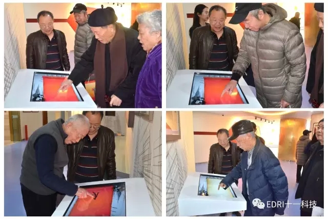 1496419643103588.jpg 老領(lǐng)導(dǎo)和大師紛紛在簽名臺前簽名.webp.jpg