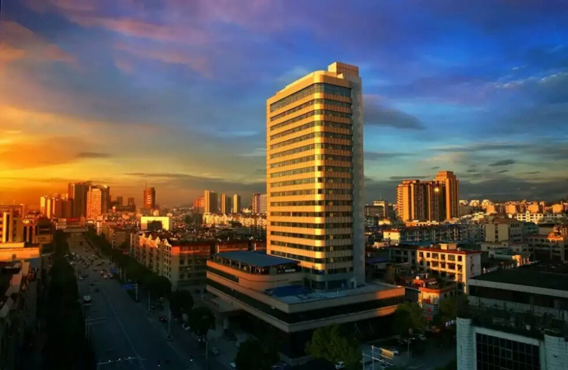 3. 贛西腫瘤醫(yī)院-手術(shù)室ICU凈化工程及大樓醫(yī)用氣體，舒適性空調(diào)安裝工程.jpg